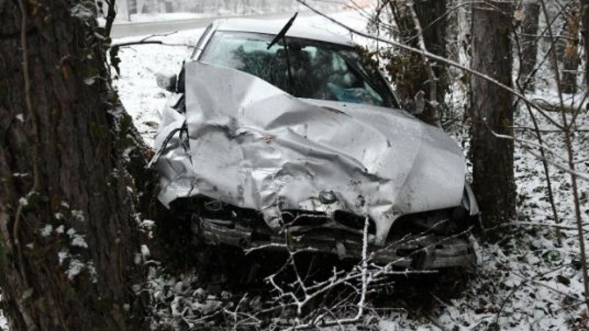 Първи СНИМКИ от тежкото автомеле на "Симеоновско шосе", врачанско BMW e помляно