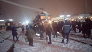 На Централна гара-София избухна въстание! Ето какво направиха гневни пътници и защо (СНИМКИ/ВИДЕО)
