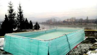Батковците ще скачат във Водното огледало, децата ще извадят кръста от басейн в Кърджали
