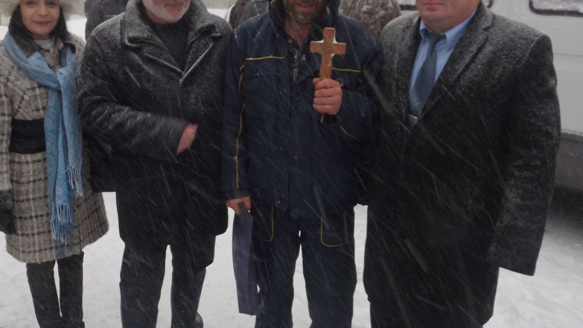 В Силистра разчупиха традицията за Богоявленския кръст и се хвърлиха в ... (СНИМКИ)