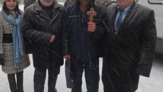 В Силистра разчупиха традицията за Богоявленския кръст и се хвърлиха в ... (СНИМКИ)