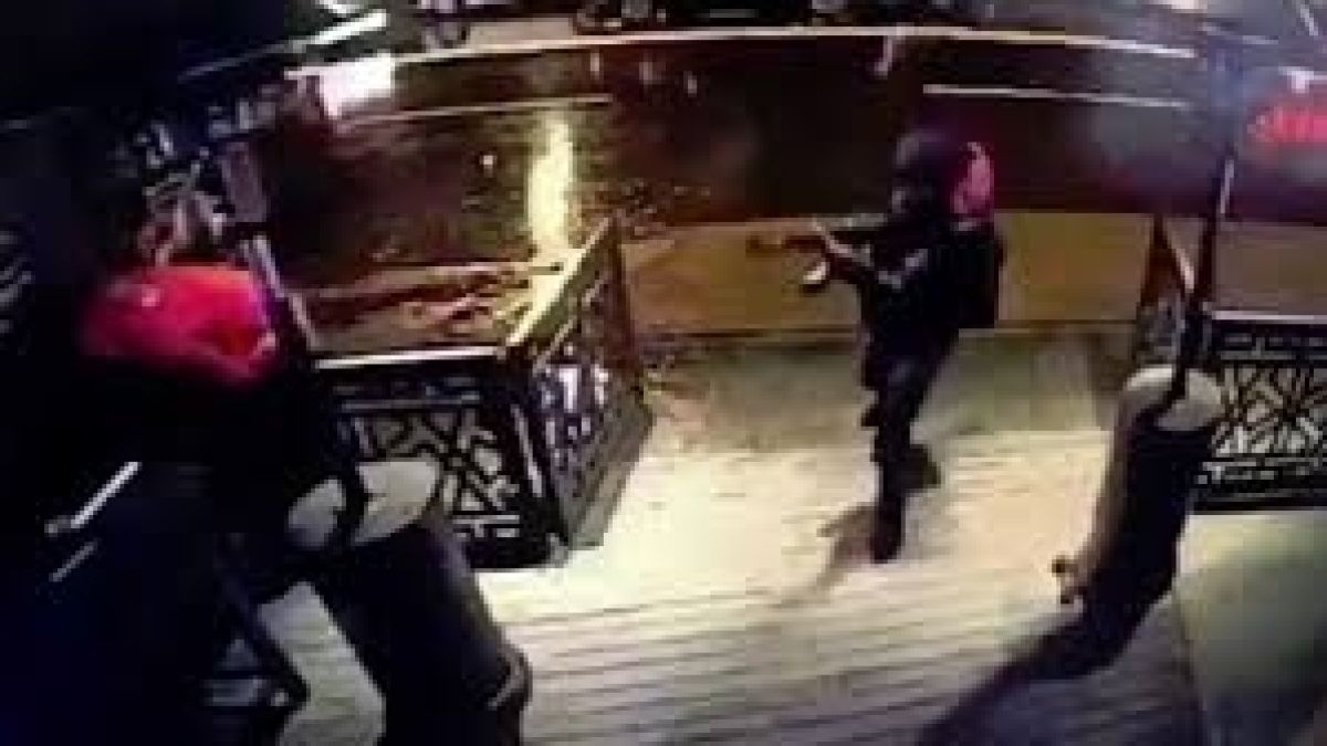 Нападателят от „Рейна“ е получил помощ отвътре