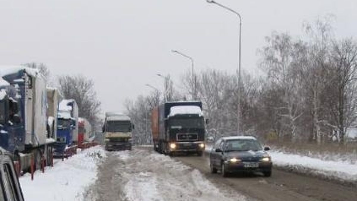 Заради пътната блокада: Превозвачи заплашват да не плащат винетки