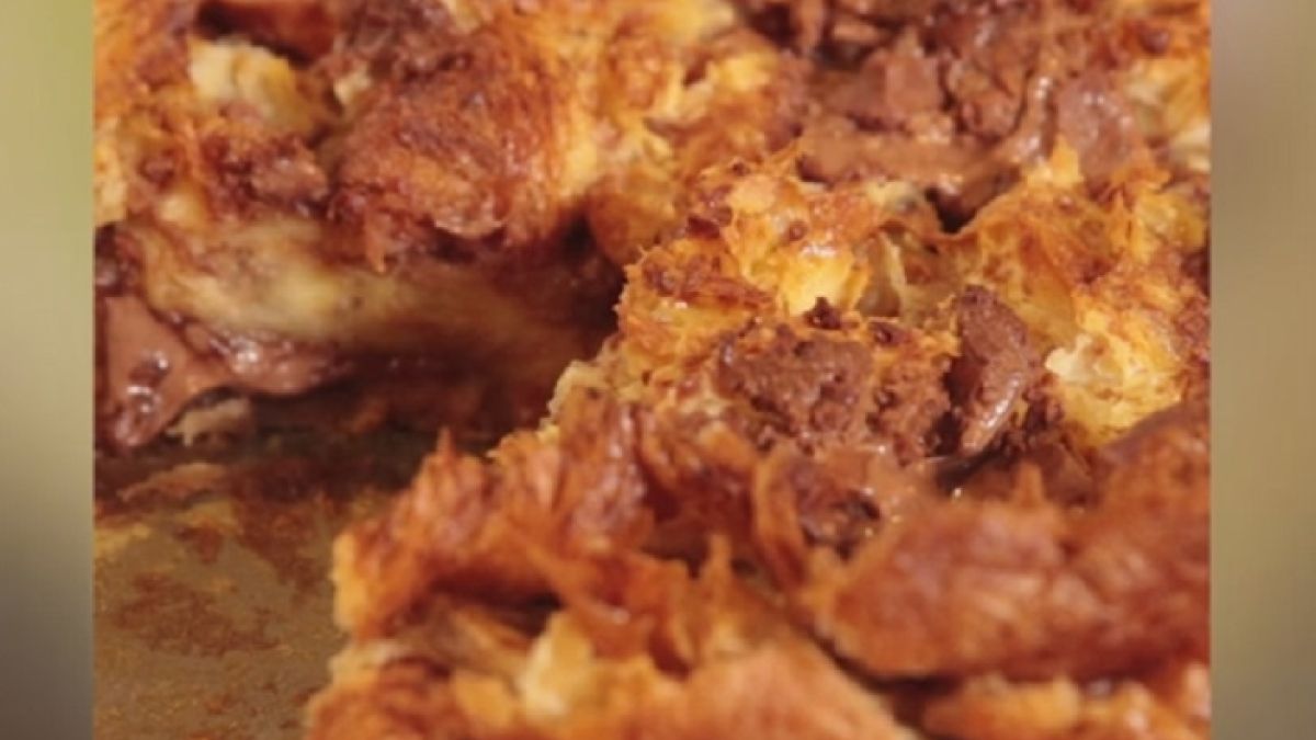 Вкусен трик! Ето как да превърнем кроасаните с масло в сладкиш (ВИДЕО)