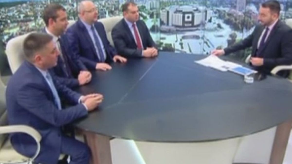 Четирима депутати подлудиха Хекимян, водещият ги хока: Чудя се как се оправя Цецка Цачева с вас! 