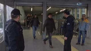 Първо в БЛИЦ! Шокиращи ВИДЕА и СНИМКИ показаха тежко въоръжената обсада на истанбулското метро!