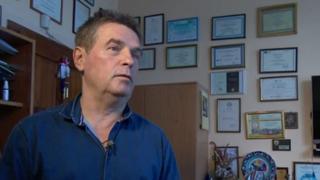 Ново 20: Майки готови да ходят без дрехи, заради голия директор 