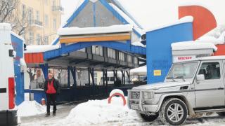 Фоторепортаж на БЛИЦ! Отчайваща гледка на Женския пазар в София! 