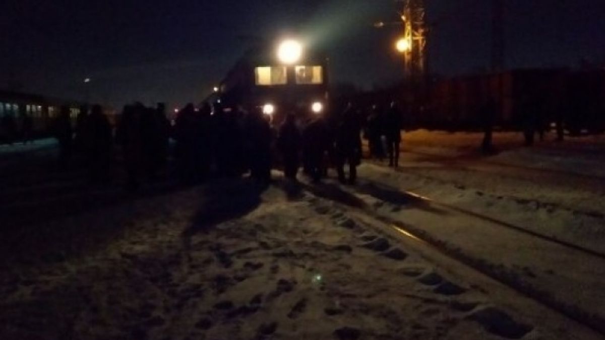БДЖ с шокираща позиция: Пътниците, блокирали експресен влак на гара Илиянци, са действали почти като терористи!