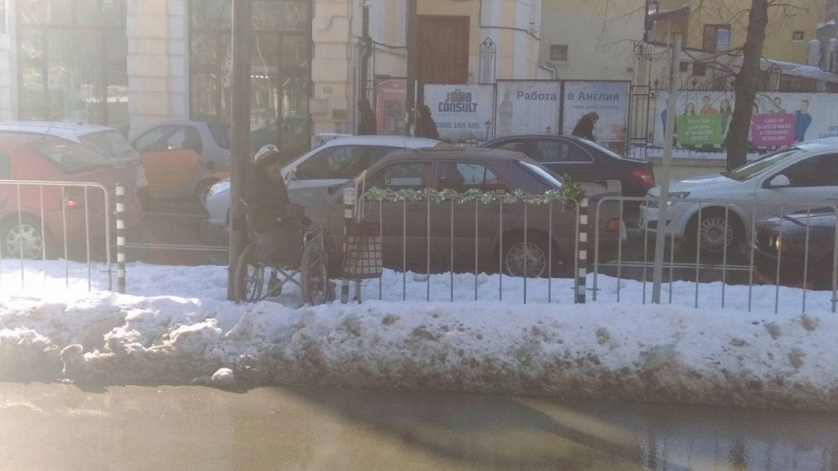 Инвалидът-просяк Алекси направи нещо, което разтопи сърцата на варненци (СНИМКИ)