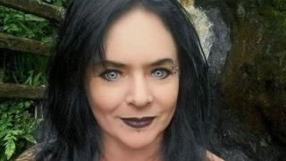 Жена снима високо и космато Йети в гората (СНИМКА)