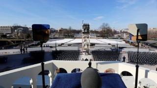 Във Вашингтон кипи трескава подготовка за инаугурацията на Тръмп (СНИМКИ ОТ РЕПЕТИЦИЯТА)