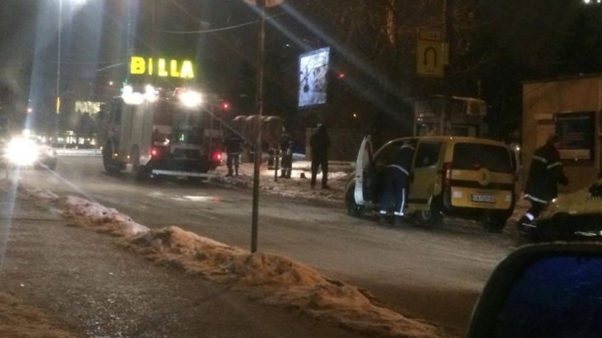 Сигнал до БЛИЦ: Такси избухна в пламъци край хотел "Плиска" в София! (СНИМКИ)