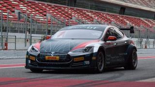 Tesla няма спирка! Готов е състезателен модел (СНИМКА)