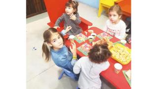 Голяма драма! СНИМКИ на внучката в Мадрид трогнаха дядо, прикован към животоподдържаща машина