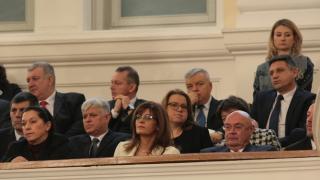 Новата първа дама с класическа визия на клетвата на президента (СНИМКИ)