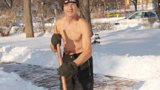 Жив снегорин - гол пенсионер сред снежната стихия в Димтровград