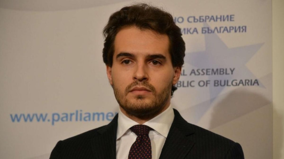Снайперисти в кулоарите стреснаха реформатор, Тренчев  бяга при Цачева да я пита защо ги пуска