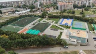 Бургаски спортни клубове харчили общински пари за колбаси, сирене и дамски чанти
