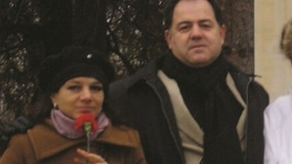"Уикенд": Военният министър Ненчев не знаел, че любовницата му е проститутка, щял да я прави директор на детска градина, но тя...