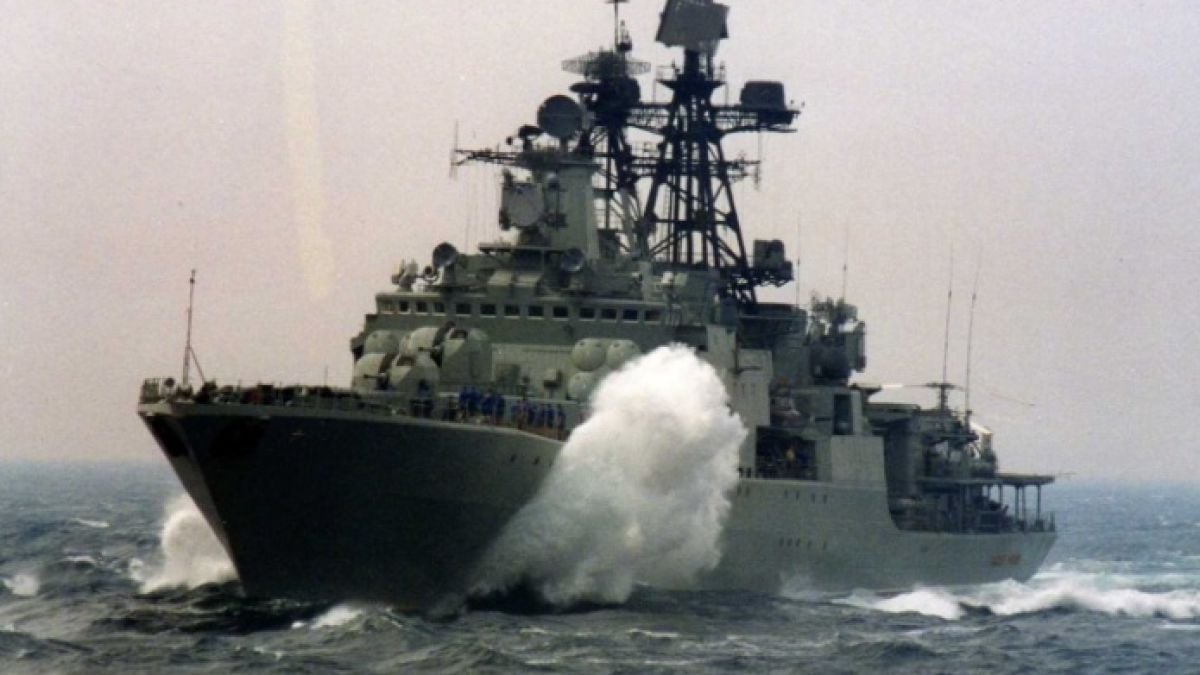 Руски и японски бойни кораби провеждат съвместни маневри северно от Киото
