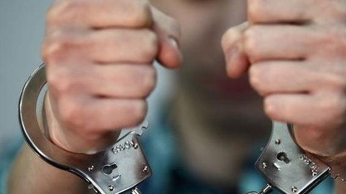 Син на върховен съдия, близък до Лозан Панов, пласира дрога, хапе полицай, но отърва кафеза 