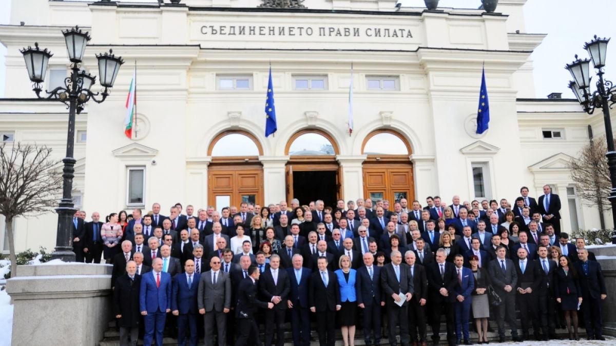 Равносметката за новите 240: Ето кои влизат и излизат от парламента (ВИДЕО)