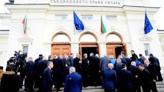 Митьо Пищова изтрещя: Чертае планове за обсада на парламента с...голи манекенки