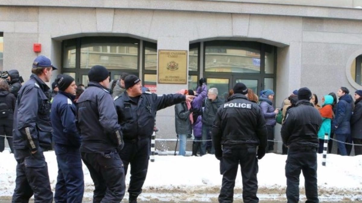 Фарс! Политици на протеста пред ВСС, съдиите малцинство