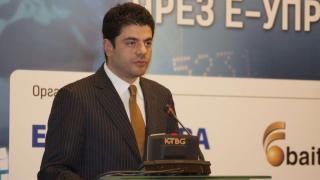 Служители на Бъчварова покриват информация за нейн съветник, близък до Прокопиев