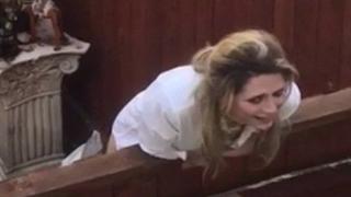 Миша Бартън изтрещя: Идва краят на света, майка ми е вещица! Актрисата влезе по спешност в лудница (СНИМКИ)