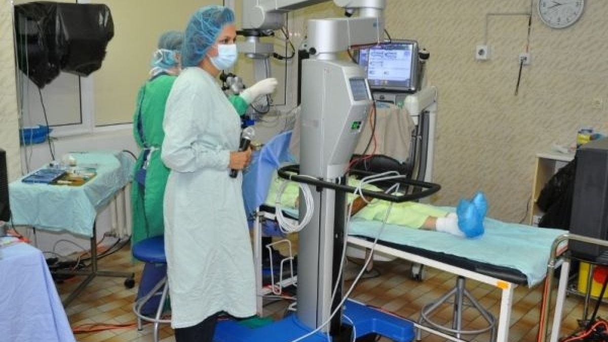 Специалисти направиха уникална операция на младеж, остраниха сачма от окото му (СНИМКИ)