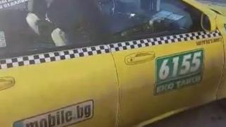 Разярен таксиджия изхвърли майка с три деца, не искал да ги вози до близка дестинация