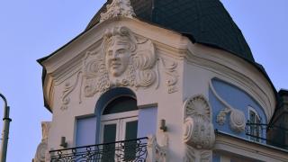 Щури физиономии надничат над главите на пловдивчани (СНИМКИ)
