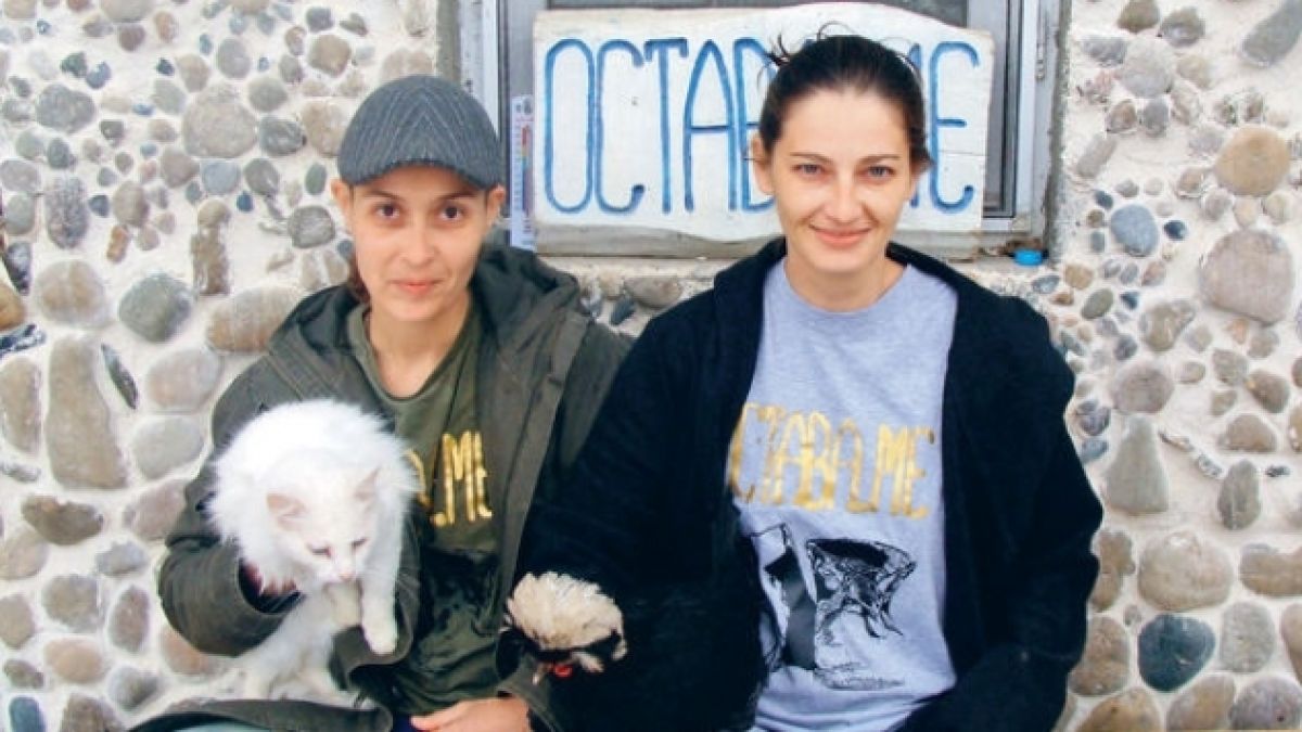 Мис България, която стана лесбийка, би шута на любовницата си Деси Солджъра!