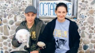 Мис България, която стана лесбийка, би шута на любовницата си Деси Солджъра!