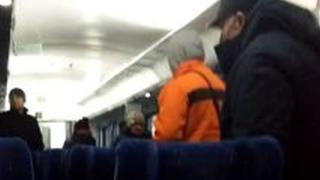 Нов жп абсурд: Пътници зъзнат над час на - 18 докато тръгне влакът от София за Бургас, кондукторът ги уверява, че пътуват за Варна! (ВИДЕО)