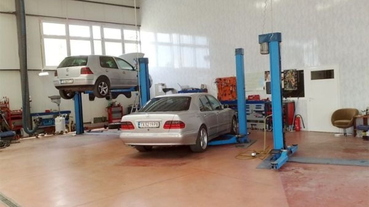 Автосервизите с нагла схема! Поръчват на джамбазите коли за крадене, за да реставрират трошки от Италия