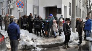 Второкласник се озова с пукната глава в болница след игра със снежни топки 
