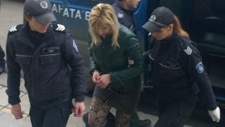 Обрат! Наркоманката Доника използва 3-годишното си дете, за да излезе на свобода