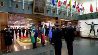 Радев се срещна с български военни в НАТО (СНИМКИ)