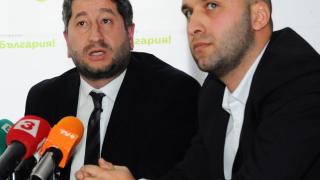 "Труд": "Да(й) България" потъна по-бързо и от „Титаник“, но капитан Христо няма да хвърли фуражката