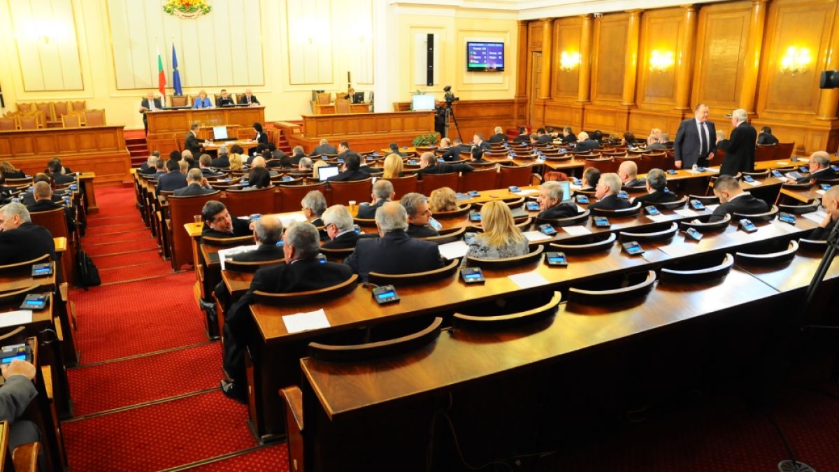 Колко власт има Народното събрание, ето какво казва Конституцията
