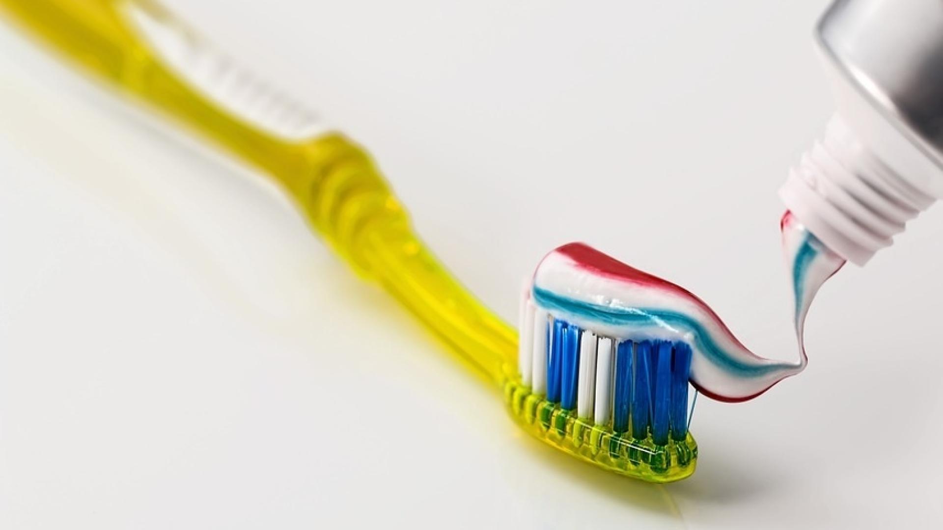 Каква е ролята на всеки цвят в пастата за зъби 
