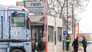 Закопчаха подкупната полицайка Камбурова след спецакция на "Капитан Андреево" 