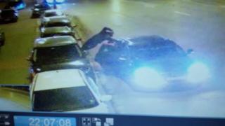 Автокрадци стават акробати! ВИДЕО показа как се задига кола от оживен столичен булевард