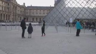 Паника скова Париж, затвориха и метрото, туристите в Лувъра натръшкани по пода (СНИМКИ/ВИДЕО/НА ЖИВО)