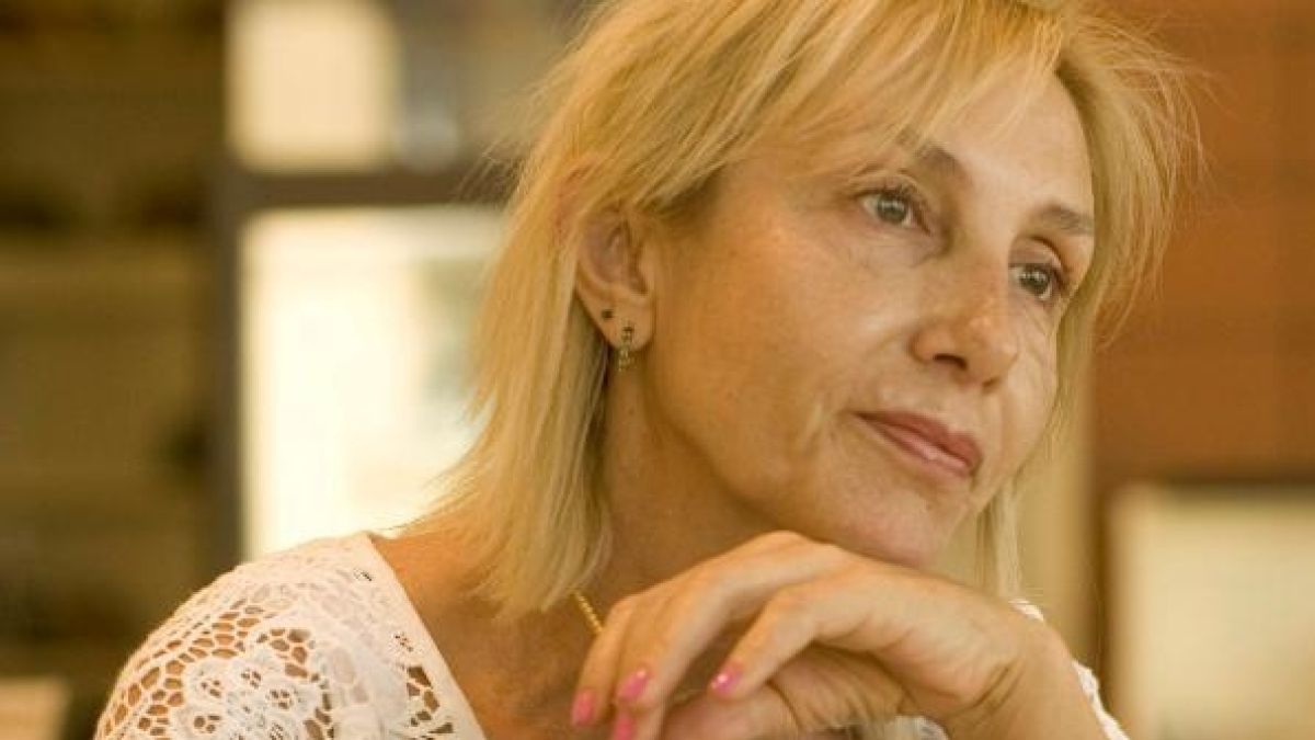 Ирен Кривошиева удари в земята Лили Иванова, но по...