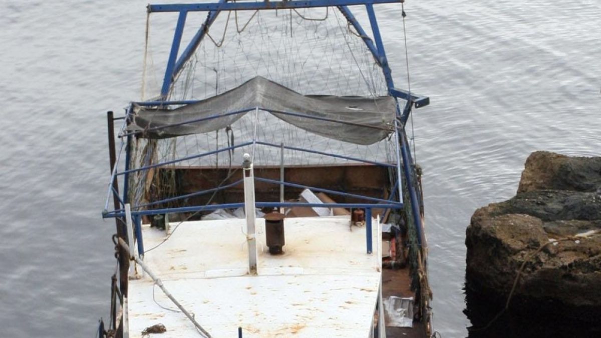 Погребаха служебно трупа от морето край Тюленово, ДНК ще доказва на кого е