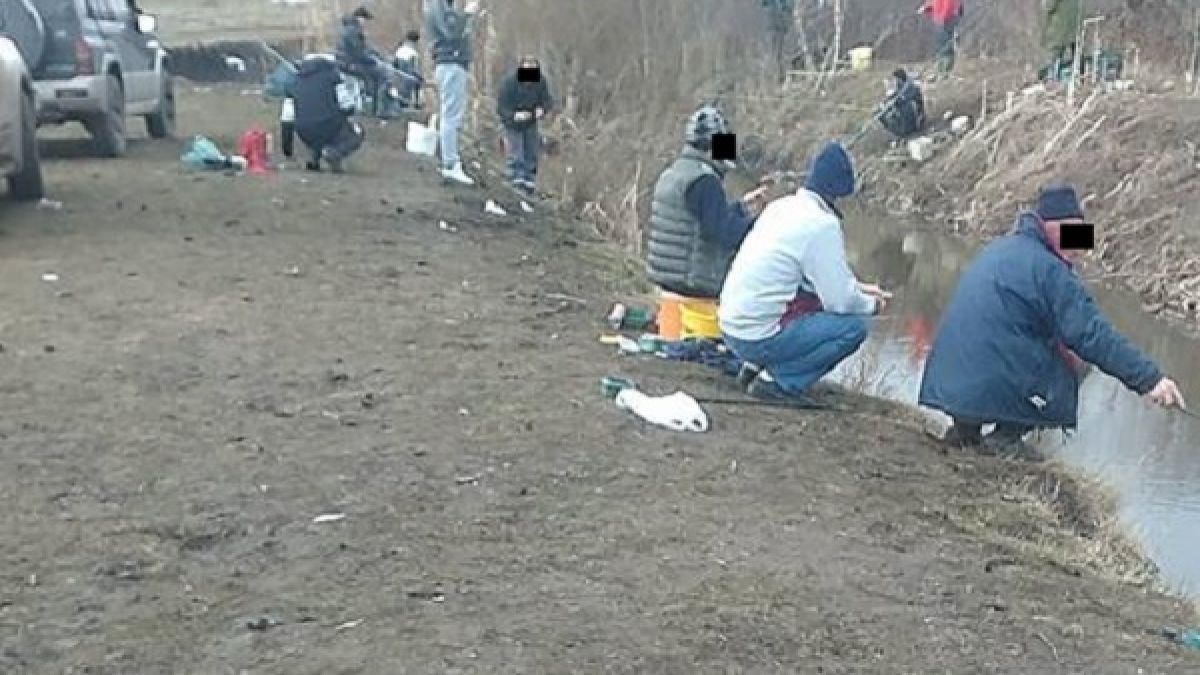Нямат ли срам? Вижте на какво е заприличал риболовният канал край село Ливада!